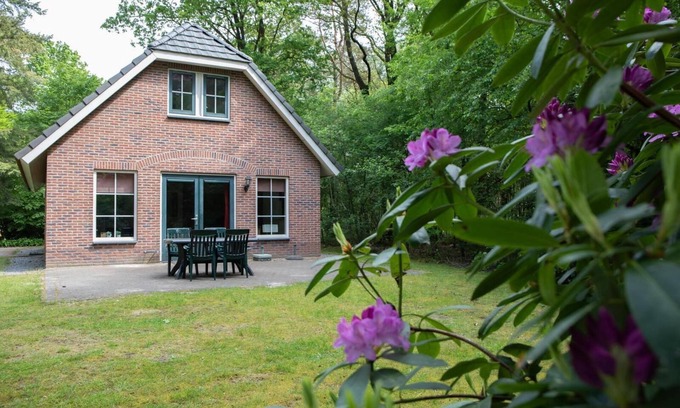 Hooghalen House | Detached holiday home, perfect for families and groups in Drenthe.