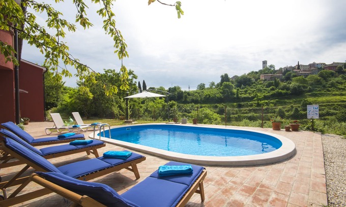 Oprtalj Villa | Detached house in a quiet and sunny location with pool
