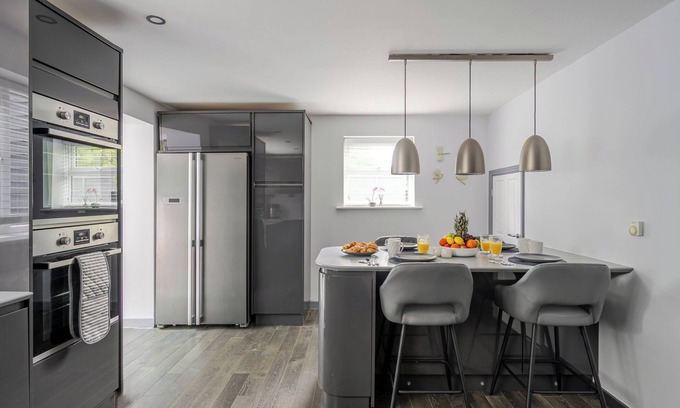 Ashbocking House | Detached House in Quiet Suffolk Village - Pets Allowed