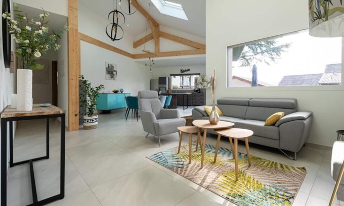 Bonne House | Detached house sleeps 6