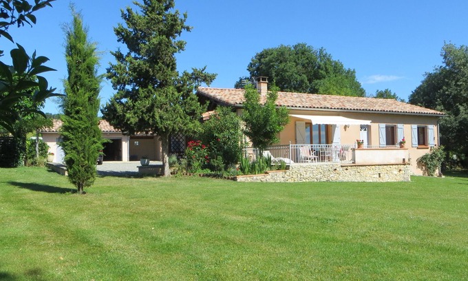 Auzas House | Detached house with a large garden and fenced