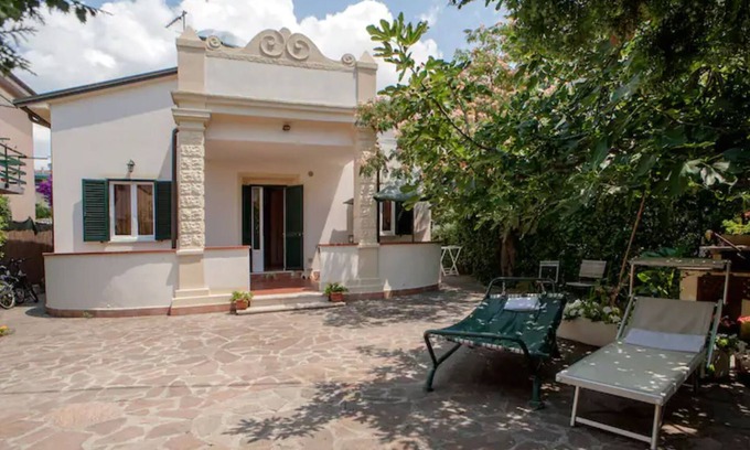 Marina di Cecina Villa | Detached house with fenced garden, in quiet but central location