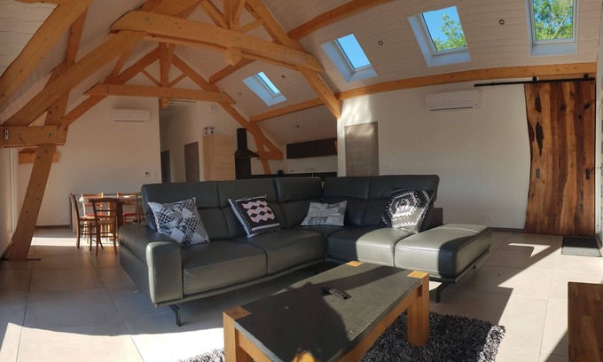 Les Arsures House | Detached house with large terrace and adjoining land