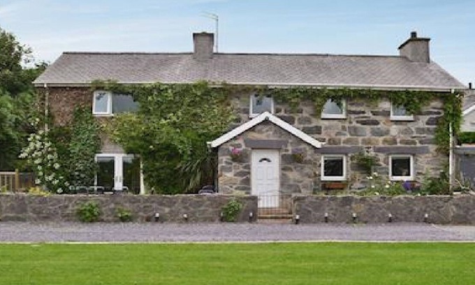 Gallt Y Foel House | Detached large cottage with hot tub close to zip world and Snowdon