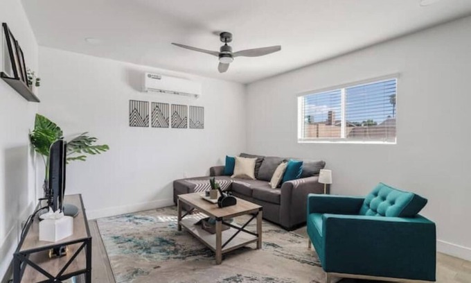 Mesa House | Detached Private Guesthouse - Full Kitchen, 1BD + 1BA, Parking Spot - Sleeps 2