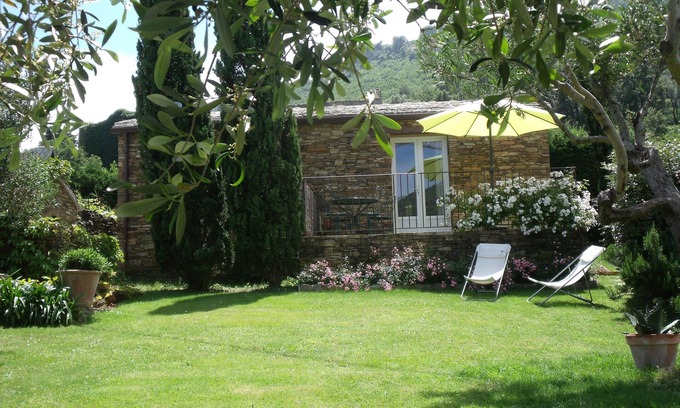 Mausoleo House | Detached stone house .garden Clim Wifi Tnt 5 mn from the sea