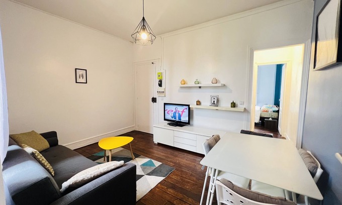 Aubervilliers Apartment | Deux Pièces Cosy au Calme