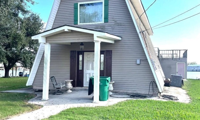 Barataria House | Devinely perfect 4-bedroom house with WiFi and AC. 100 yards from Joe's Landing