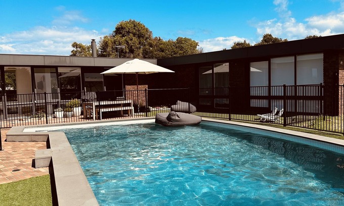 Fingal House | Devonlea Olive Groven4br Home with pool on 8acres- next door to The Cups Estate