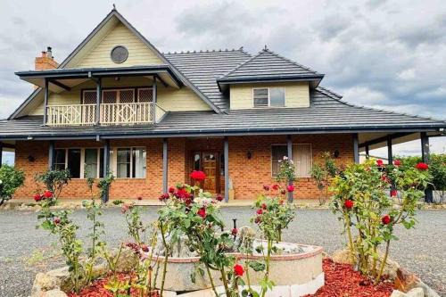 Raglan Villa | Dhanda Farm Bathurst