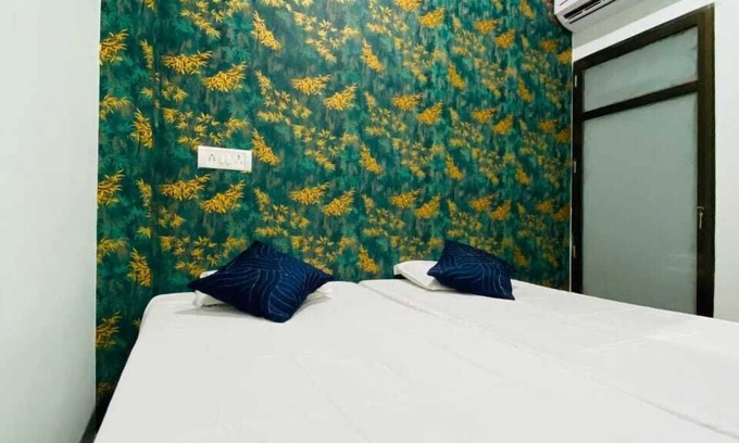 Varanasi House | Dhanwantri Niwas Guest House By GRB