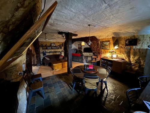 Coober Pedy Hotel | Di's Dugouts