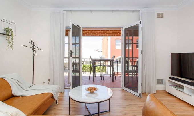 Fremantle Apartment | Diamonds by the dock is located in the absolute heart of Fremantle