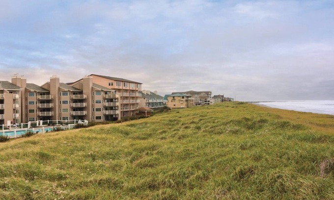 Ocean Shores Resort | Dig your toes in the sand and throw yourself into the wind!