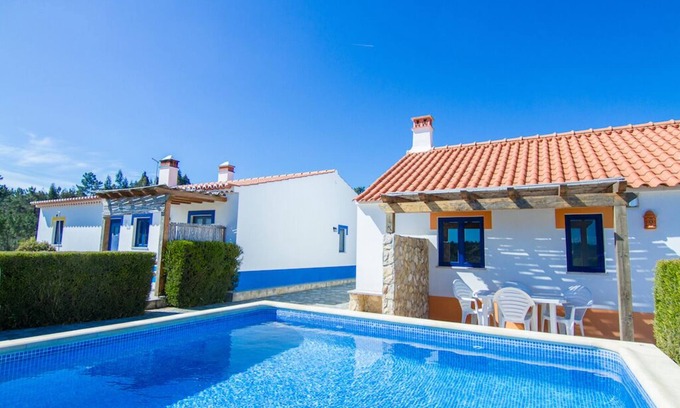 Priorada Villa | Digne Yellow Villa, Pool, BBQ
