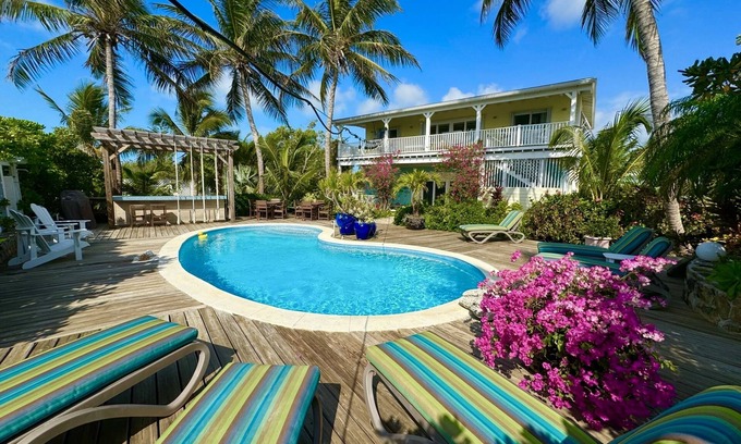 Jimmy Hill House | DILLYCRAB BEACH HOUSE: PICKLEBALL COURT/Pingpong/Pool table/Ocean TREEHOUSE deck