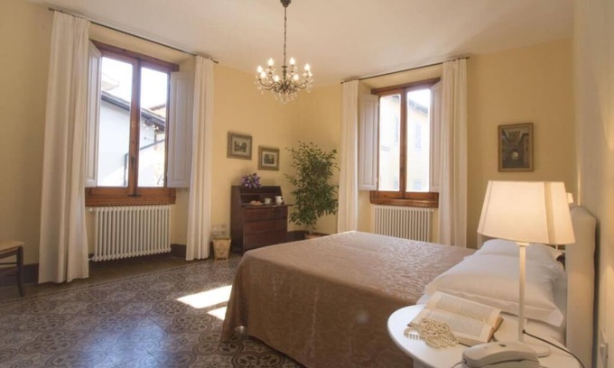 Santo Spirito Apartment | Dimora Pieri - Appartamento Medici, historic building in the old center with elevator