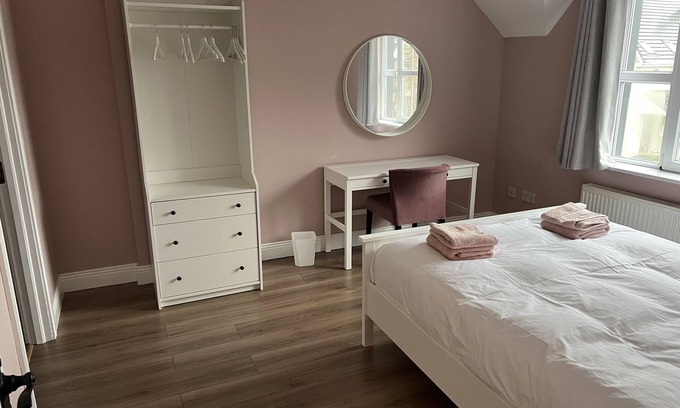 Dingle House | Dingle home with Conor Pass views, walking distance to town