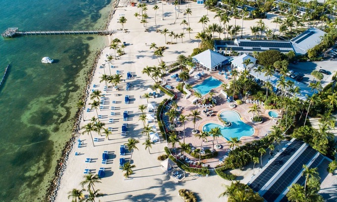 Islamorada Hotel | Dip Your Toes In The Sand! Beachfront, Pool, Near History of Diving Museum