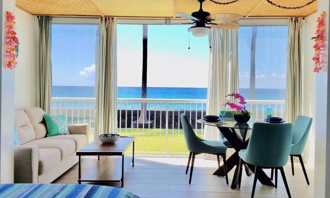 Kahaluu Bay Condo | Direct Oceanfront - Magic Sands Beach!