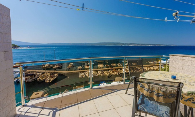 Selce Apartment | Directly by the sea