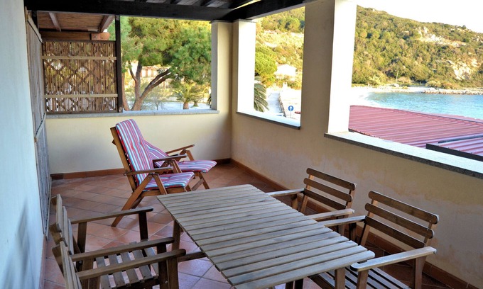 Cavoli Apartment | Directly on the Beach – Apartment Le Soleil