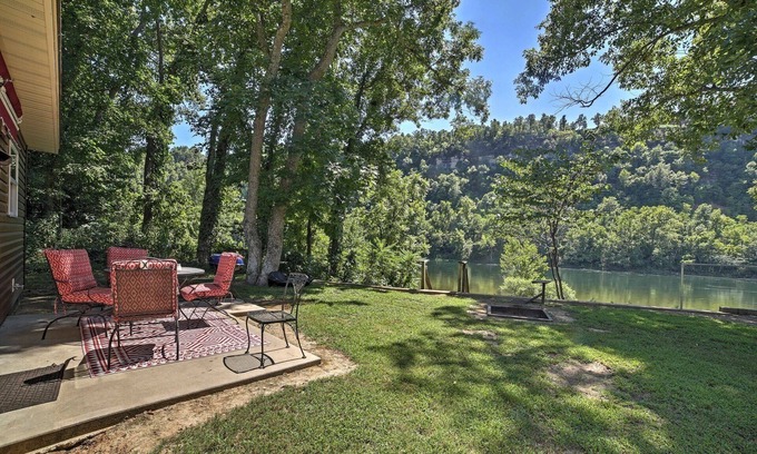 Flippin House | Directly on White River! Walk-in access! - 1/4 mile from White Hole Access.