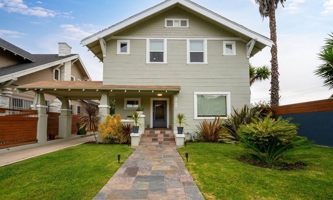 Mid City House | DISCOUNT Charming 3-bedroom Craftsman in Mid City with Backyard