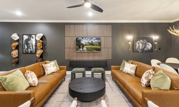 College Station House | Discounts! A Modern, 10-minute drive to Texas A&M