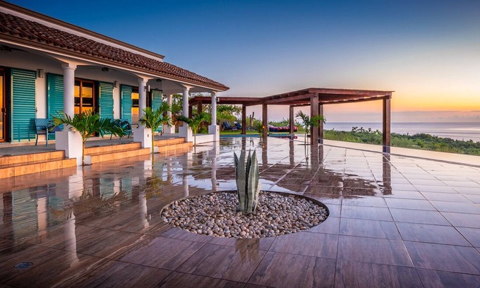 Buenavista Villa | DISCOUNTS! Walk 2 BEACH. THEATERn5 Bedrooms/7 Bath. Heated Pool-Jacuzzi