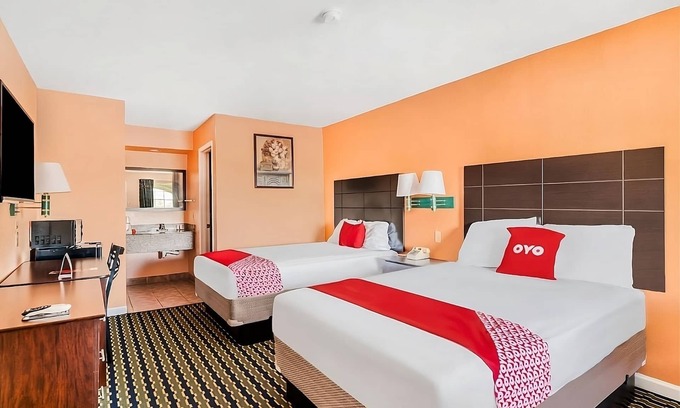 Channelview Hotel | Discover Channelview Delights! 3 Relaxing Units, Pets Allowed, Free Parking!