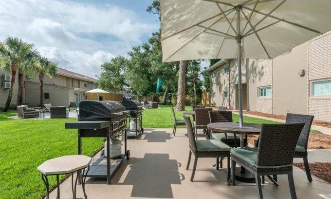Jekyll Island House | Discover Jekyll Island from a Charming Retreat | Pool, Free Breakfast & Parking