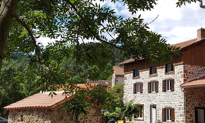 Domeyrat Cottage | Discover the Auvergne in a quiet village in Haute Loire