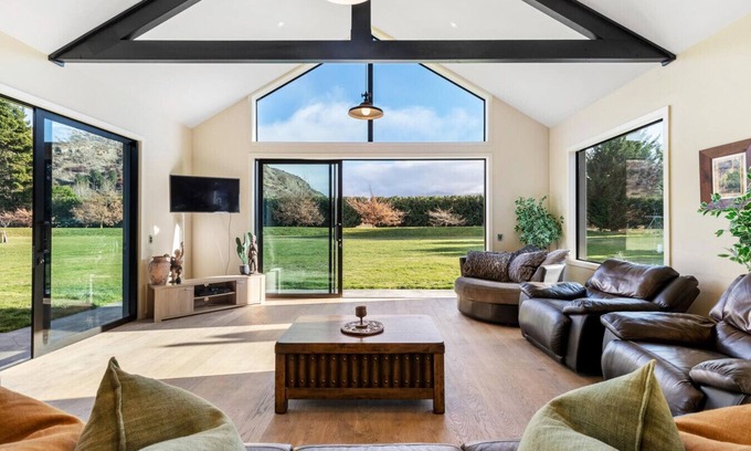 Arrow Junction House | Discover Your Ideal Kiwi Retreat in Queenstown