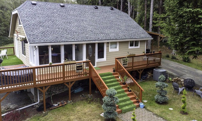 Carrolls House | Discover Your Serenity: A Hidden Gem Awaits at our Serene Cottage In The Woods