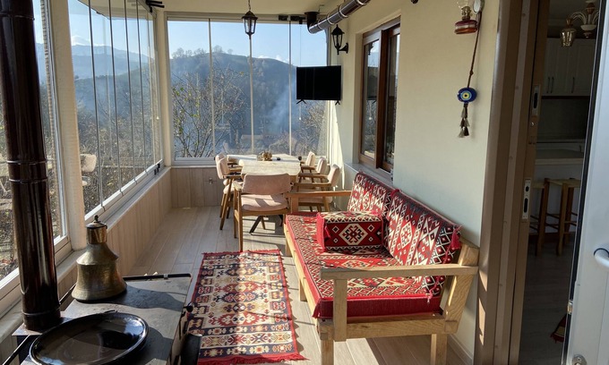 Ardesen House | Doğayla başbaşa sakin kır evi