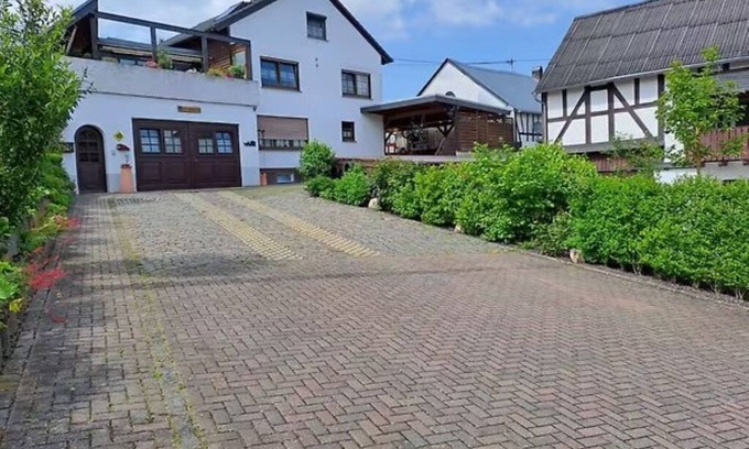 Lieg Apartment | Do-Meyer-Fewo 2 - Barrier-free, pet-friendly apartment in Lieg