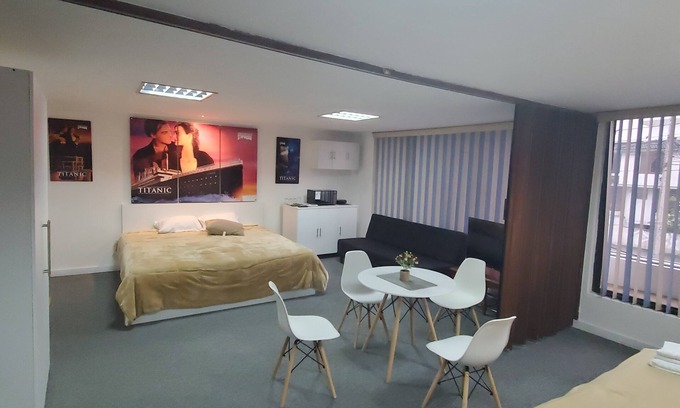 Huayna-Capac Apartment | DOBLE SUITE CON DIS KING BED 2 SOFA CAMAS EN LUJOSO Y SEGURO BARRIO DE CUENCA