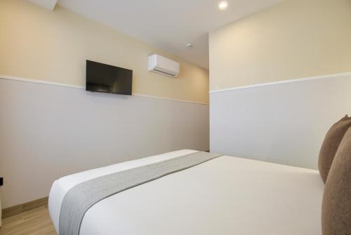 Puerta del Angel Apartment | Dobo Madrid Portugal