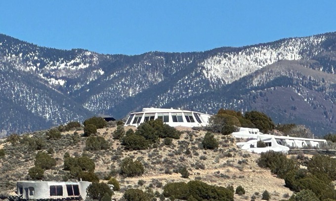 Arroyo Hondo House | Dobson House-Famous Taos Earthship Inn