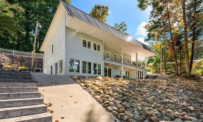 Morganton House | Dock Holiday | King Bed & Lake James Location