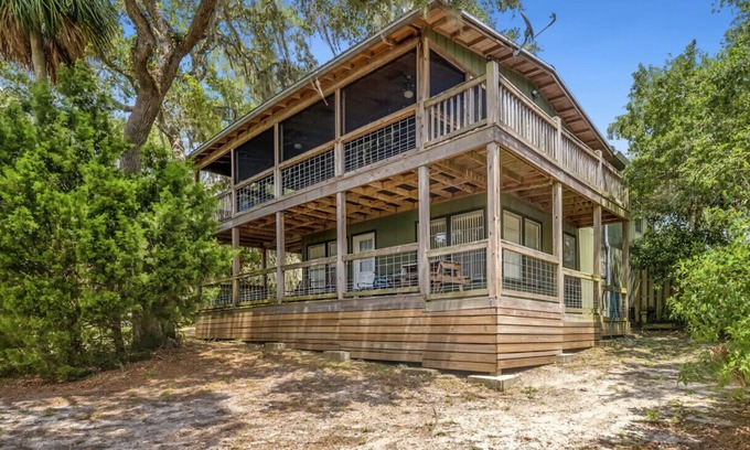 Cedar Key Cabin | Dock * Water Views * Deck * Nature * Sunsets