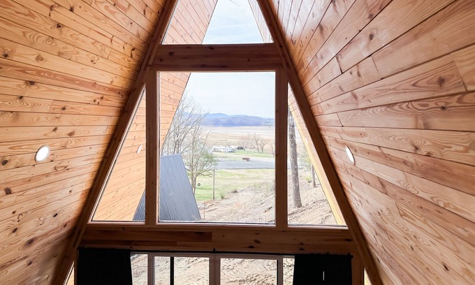 Newport Cabin | Dog-friendly A-frame cabin with loft, balcony, full kitchen, & washer/dryer