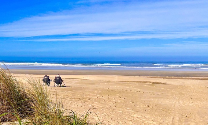 Florence House | Dog-Friendly Beach House w/Spectacular Ocean Views & Easy Access to the Beach