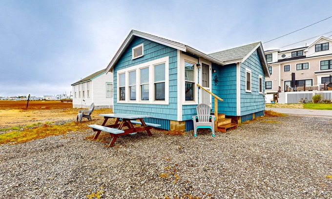 Wells Beach Cottage | Dog-friendly cottage with amazing sunset views, across the street from beach