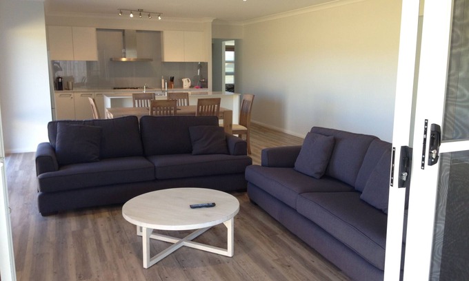 Tomakin House | Dog Friendly, Fully Fenced Near New Holiday House. Free Wi-Fi & Netflix