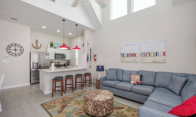 Corpus Christi House | Dog-Friendly Getaway with Fun Amenities, Just Steps from the Beach