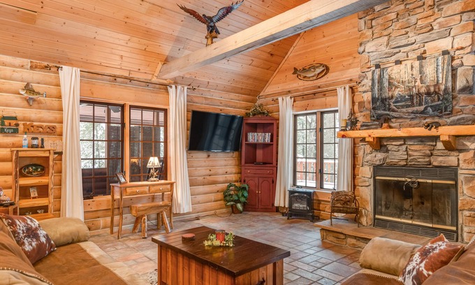 Mauston House | Dog-friendly log cabin on the river with deck & firepit - near Wisconsin Dells