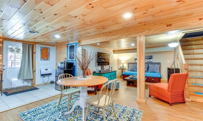 Whitehall Apartment | Dog-Friendly Mtn Retreat in Whitehall with View!