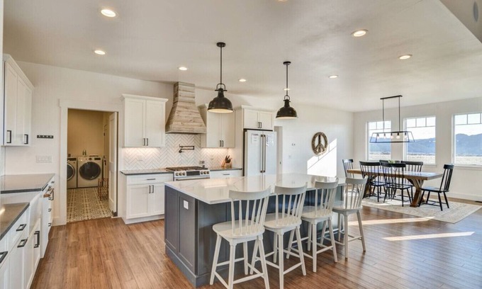 Buena Vista House | Dog Friendly Private Partial Home w/AC & Hot Tub